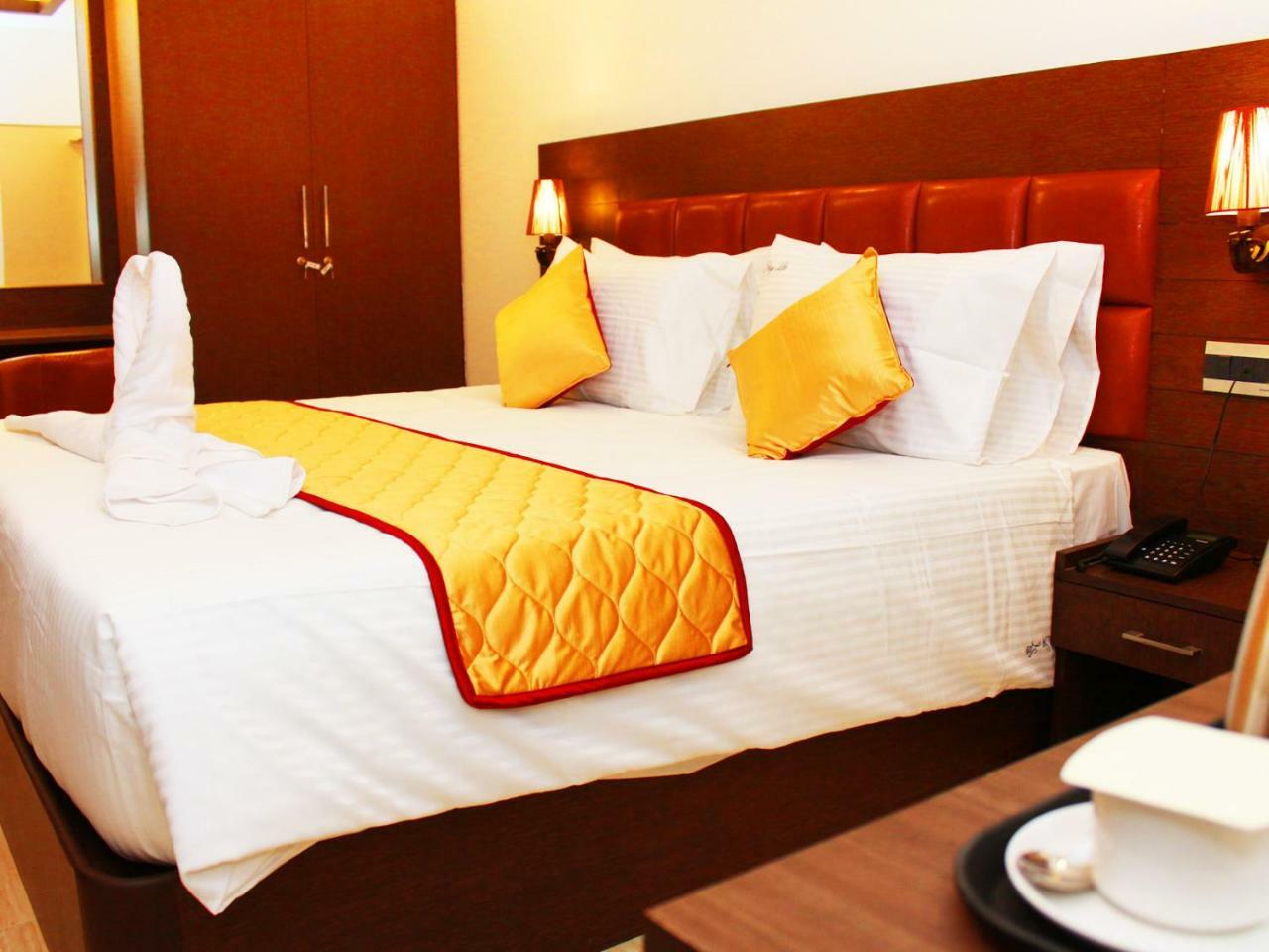 Staylite Suites Chennai Exteriör bild